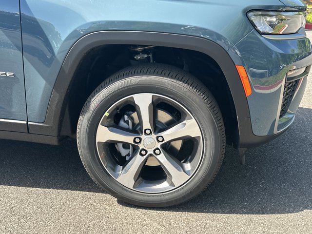 New 2026 Jeep Grand Cherokee Limited w/ Luxury Tech Group II RWD image 13