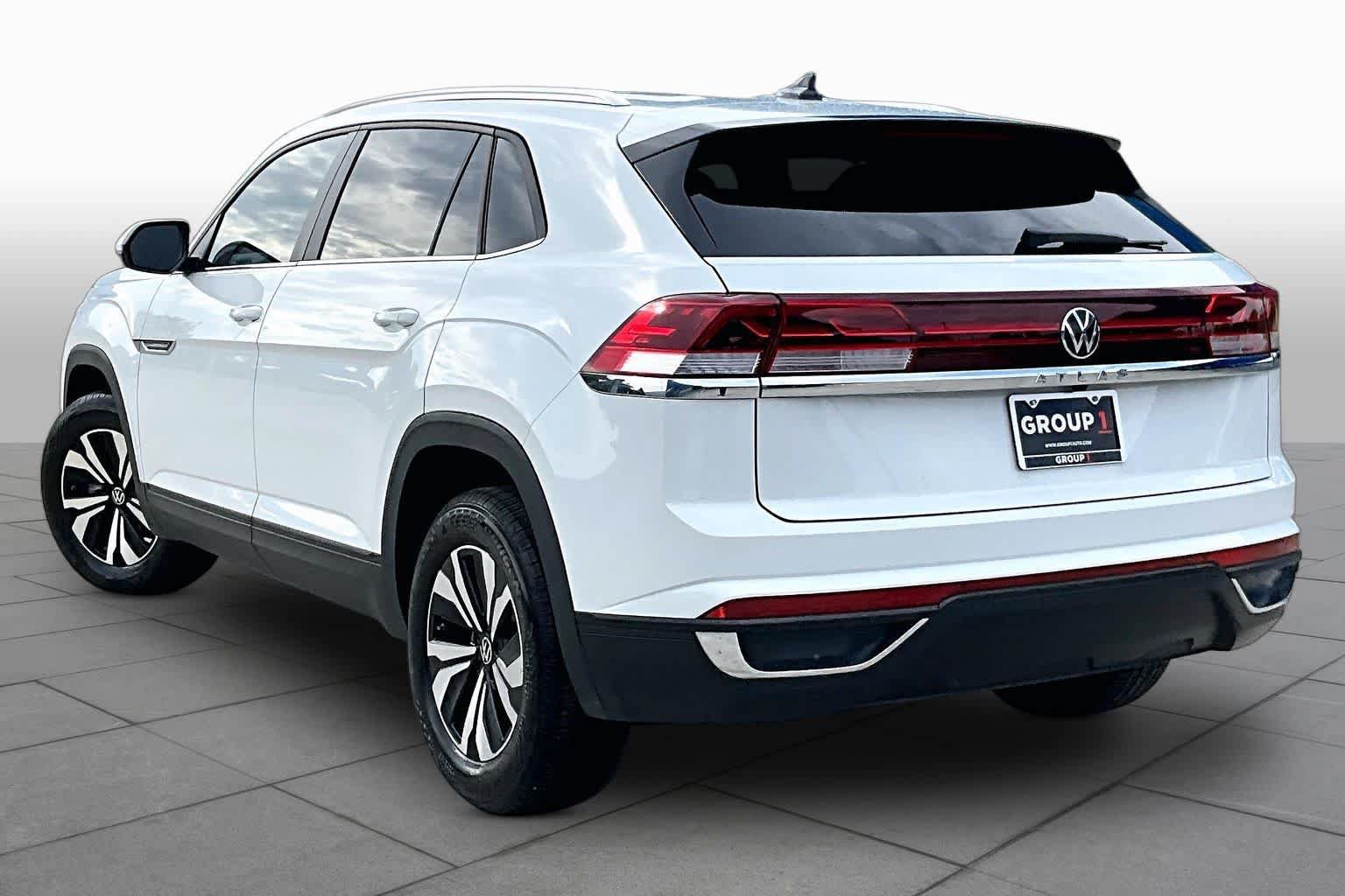 Used 2025 Volkswagen Atlas Cross Sport SE FWD image 11