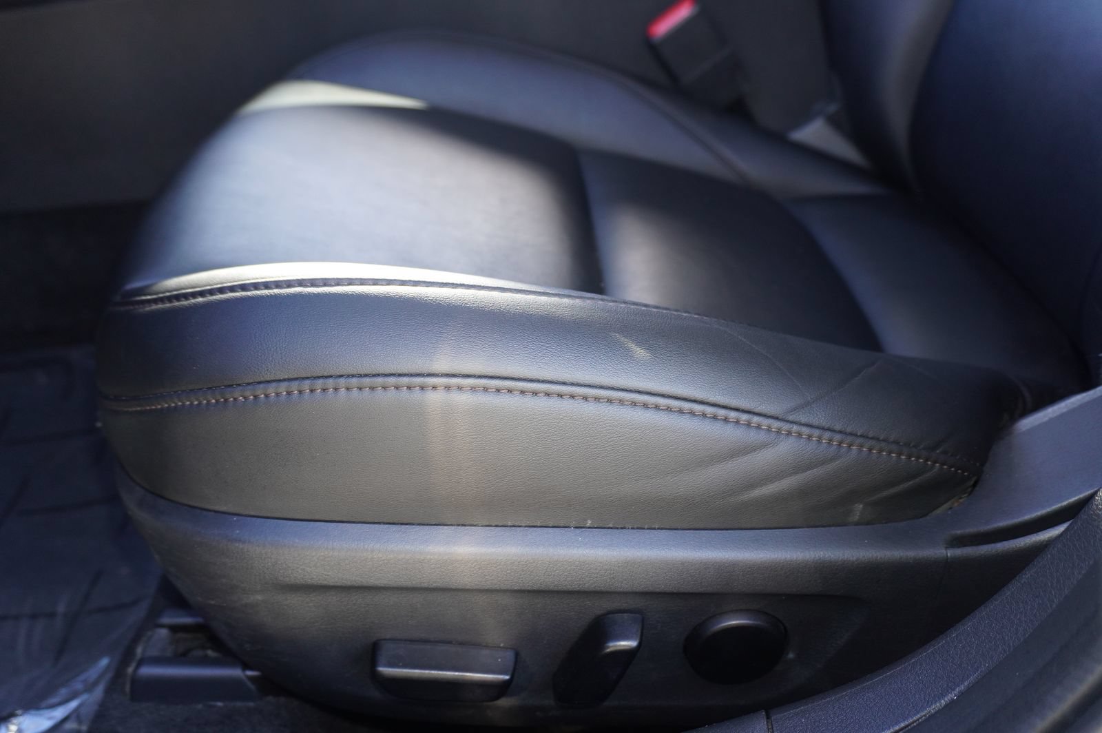 Used 2025 MAZDA MAZDA3 s FWD image 12