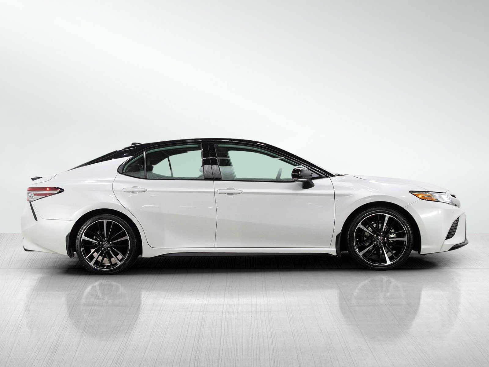 Used 2019 Toyota Camry XSE w/ Driver Assist Package FWD image 6