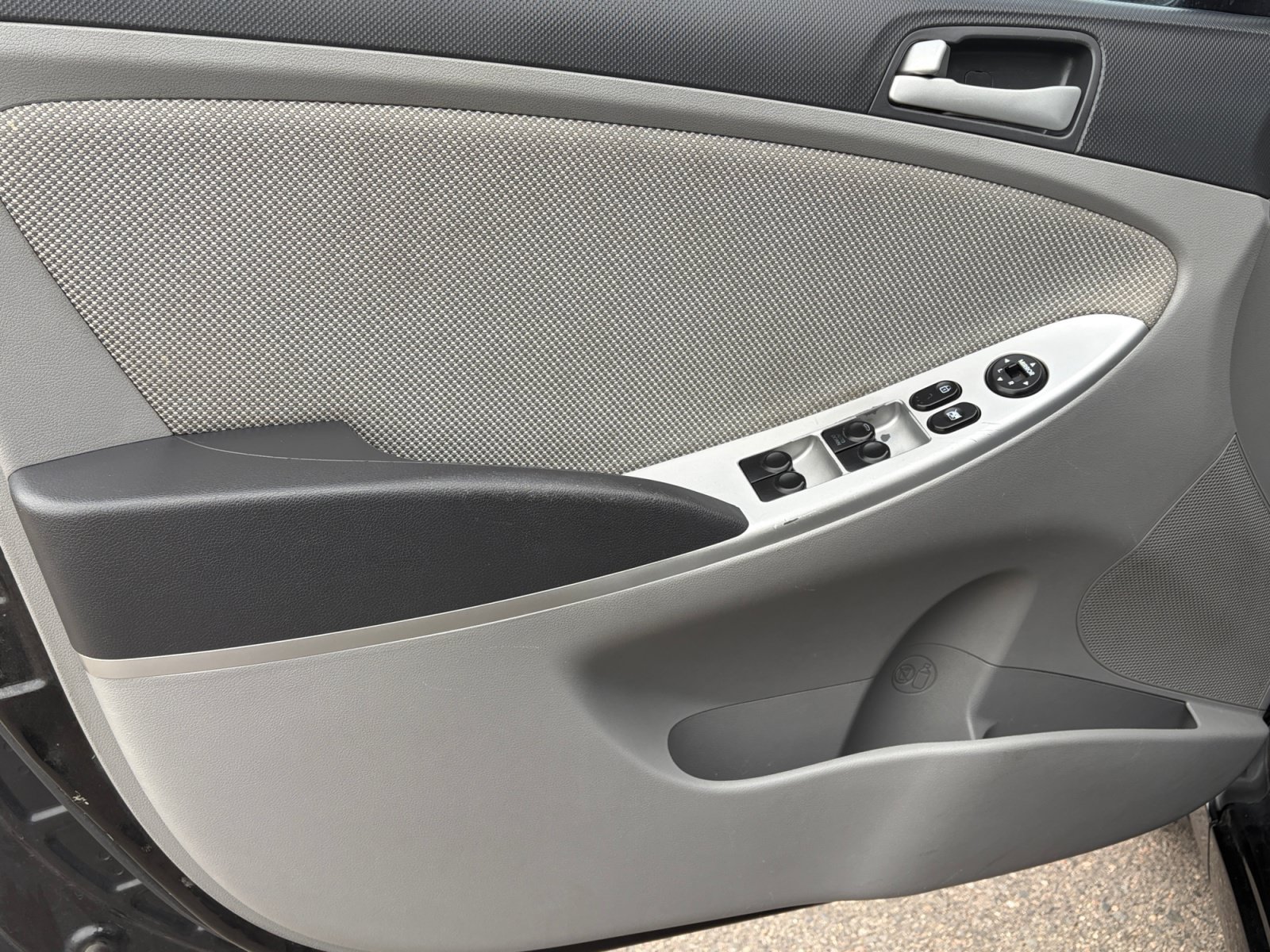 Used 2012 Hyundai Accent GS FWD image 11