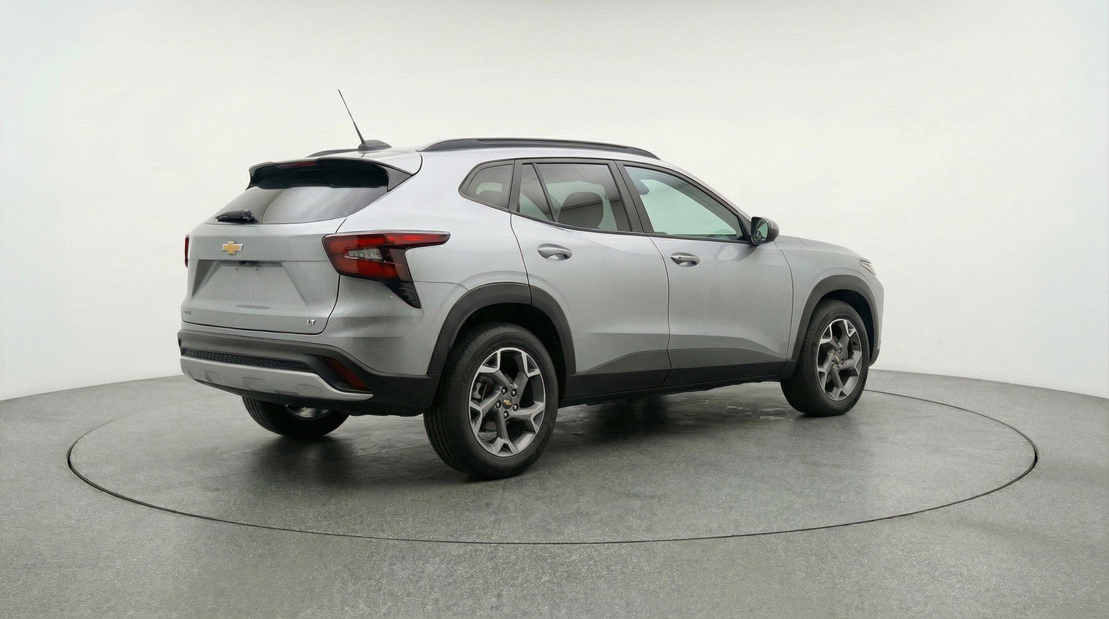 Used 2025 Chevrolet Trax LT FWD image 9