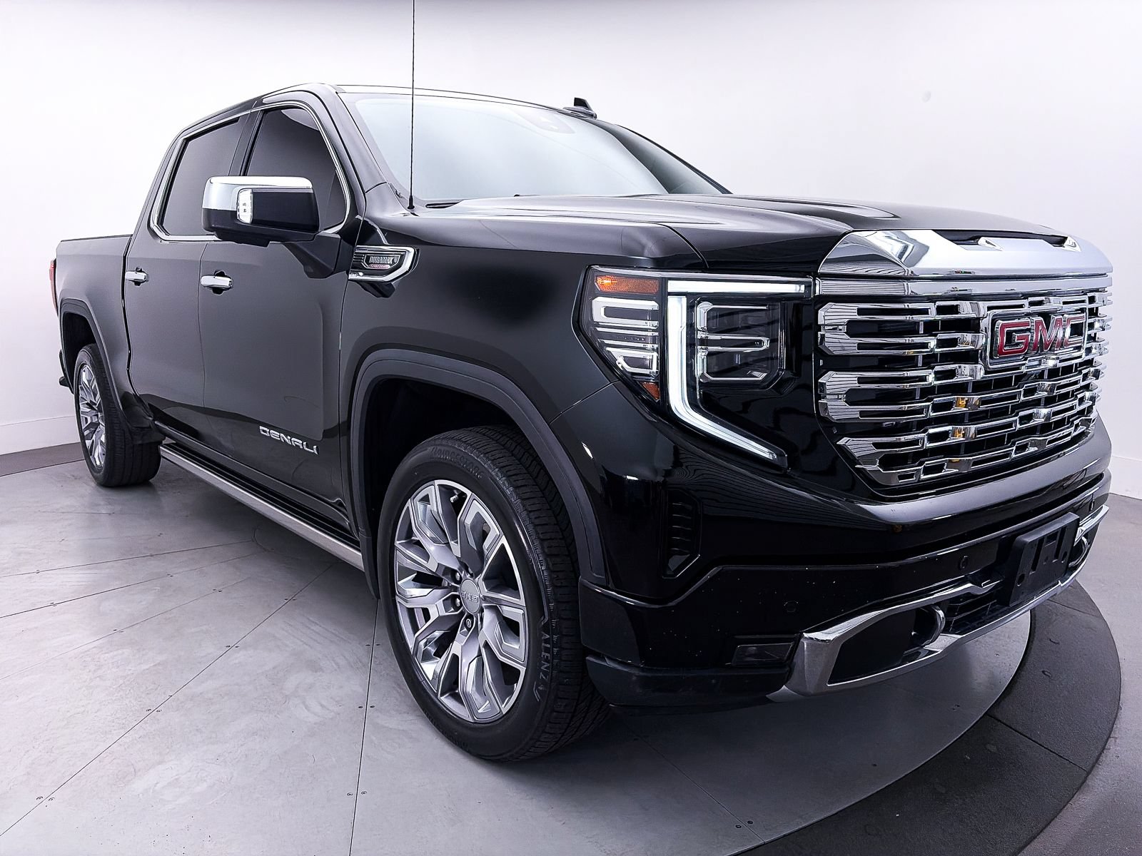 Used 2023 GMC Sierra 1500 Denali w/ Denali Reserve Package AWD/4WD image 13