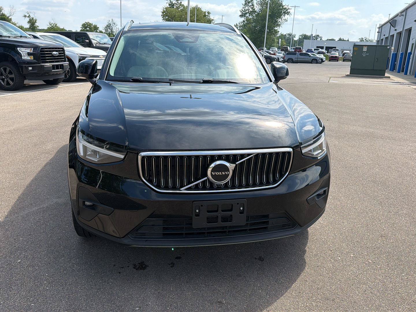 Used 2023 Volvo XC40 B5 Plus w/ Climate Package AWD/4WD image 8