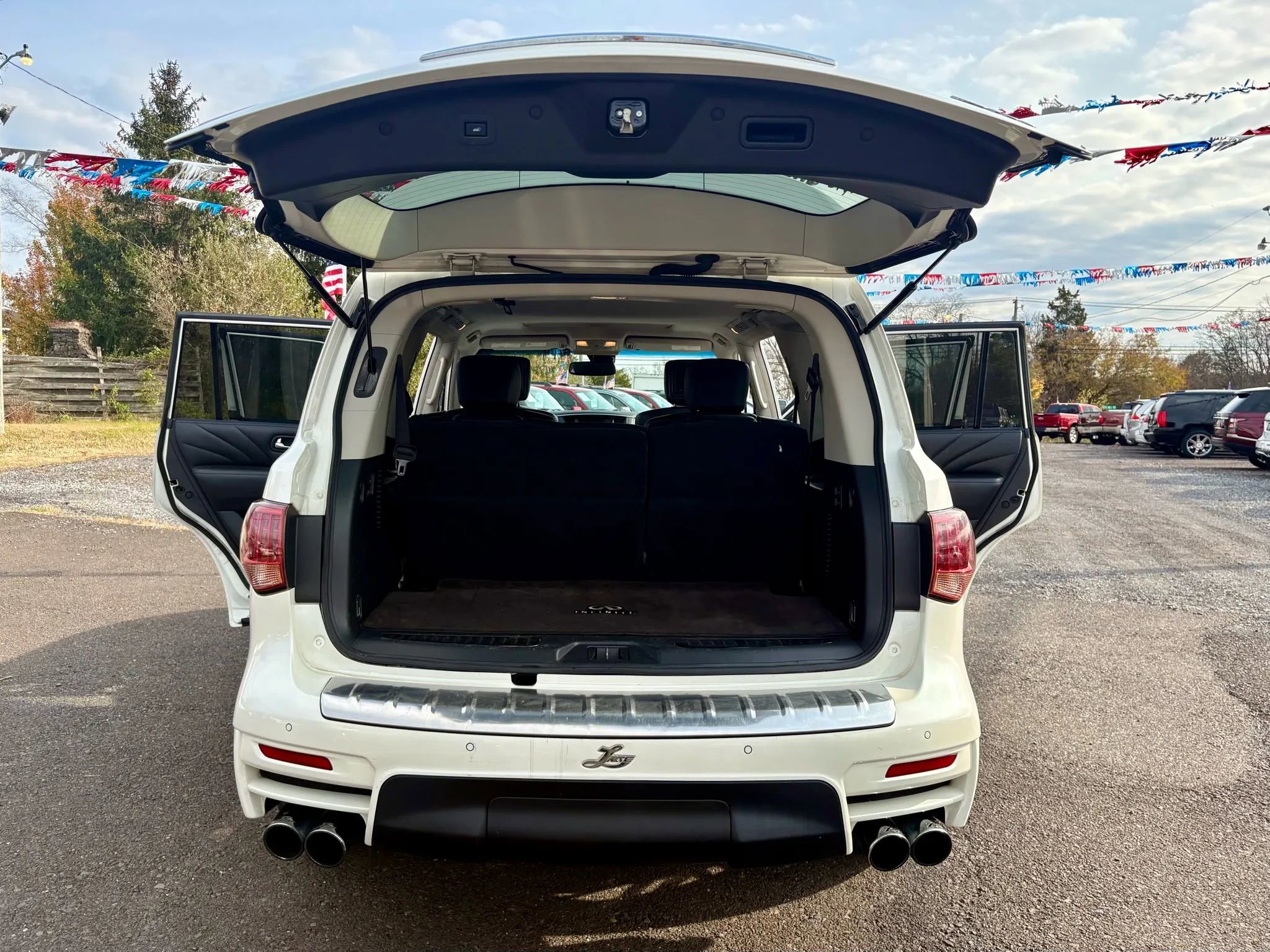 Used 2016 INFINITI QX80 4WD w/ Deluxe Technology Package image 22