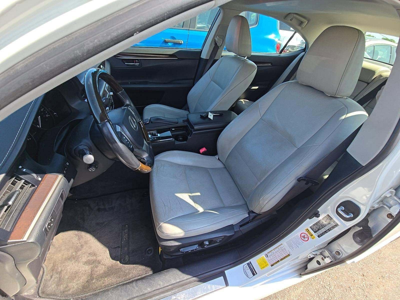 Used 2015 Lexus ES 350 w/ Luxury Package FWD image 6