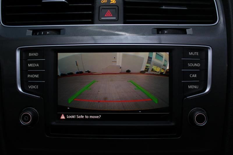 Used 2016 Volkswagen e-Golf SE FWD image 28