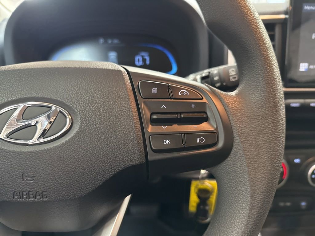 Used 2025 Hyundai Venue SE image 18