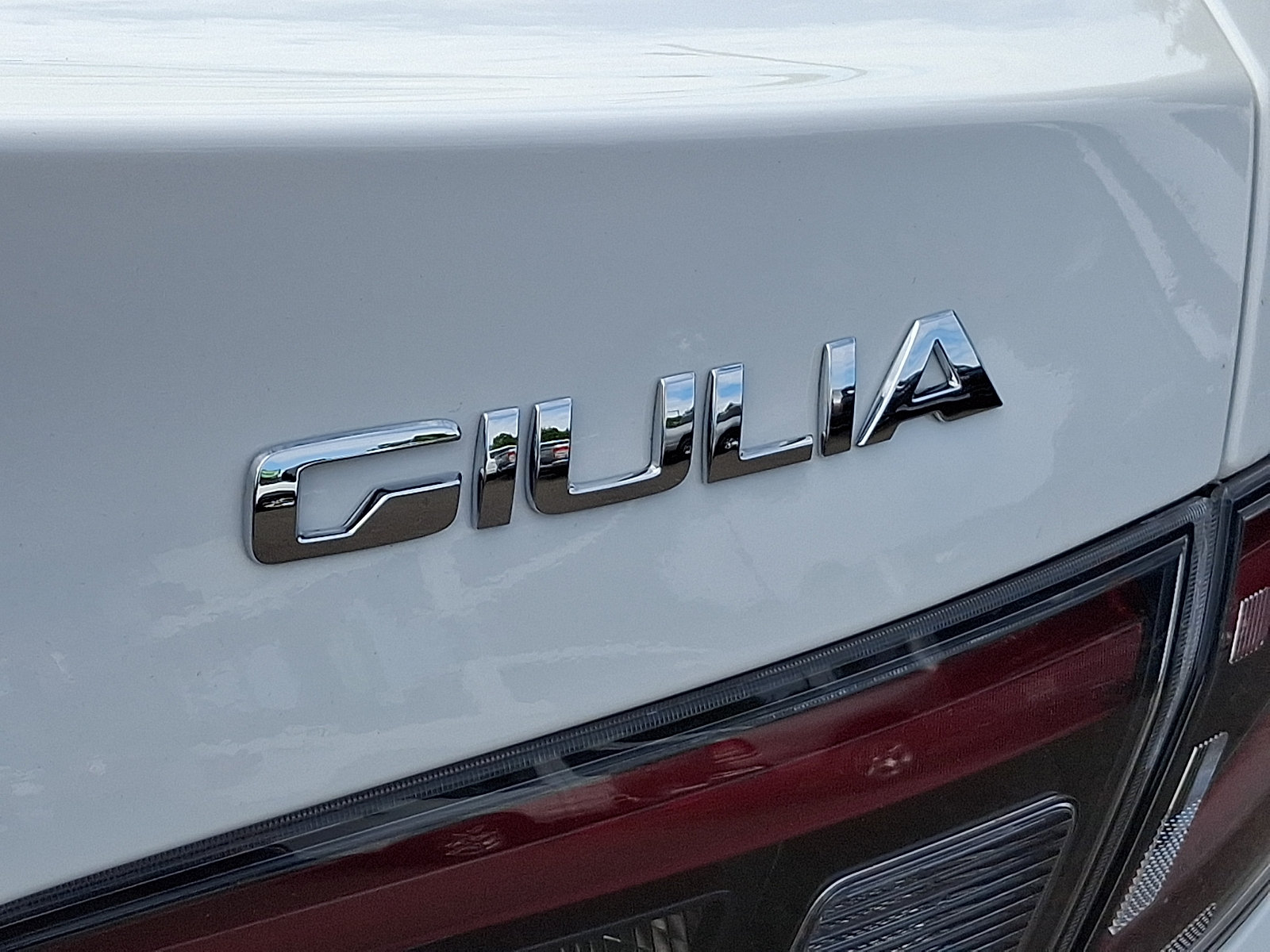 Used 2025 Alfa Romeo Giulia AWD w/ Driving Assist Package image 35