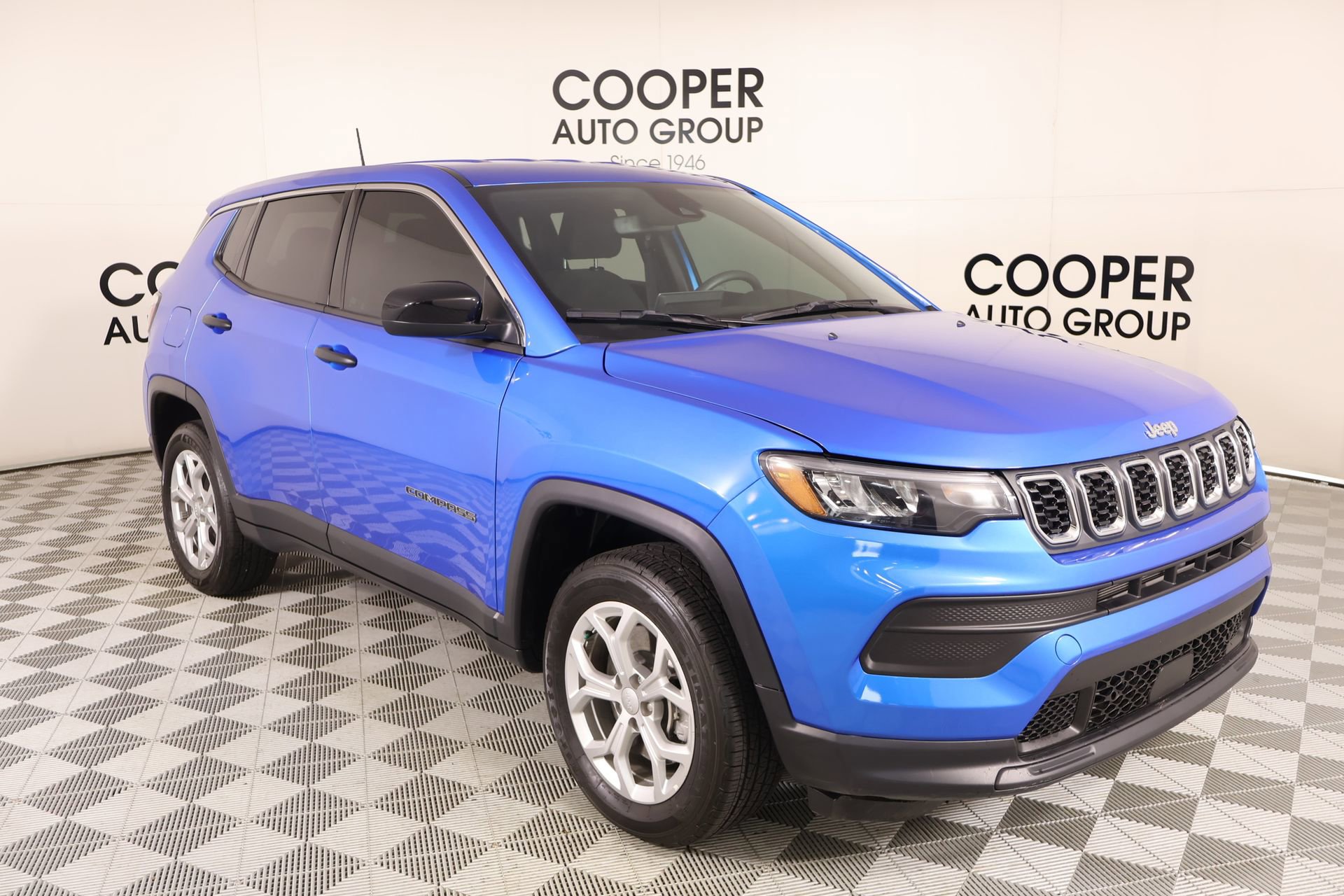 Used 2024 Jeep Compass Sport image 1