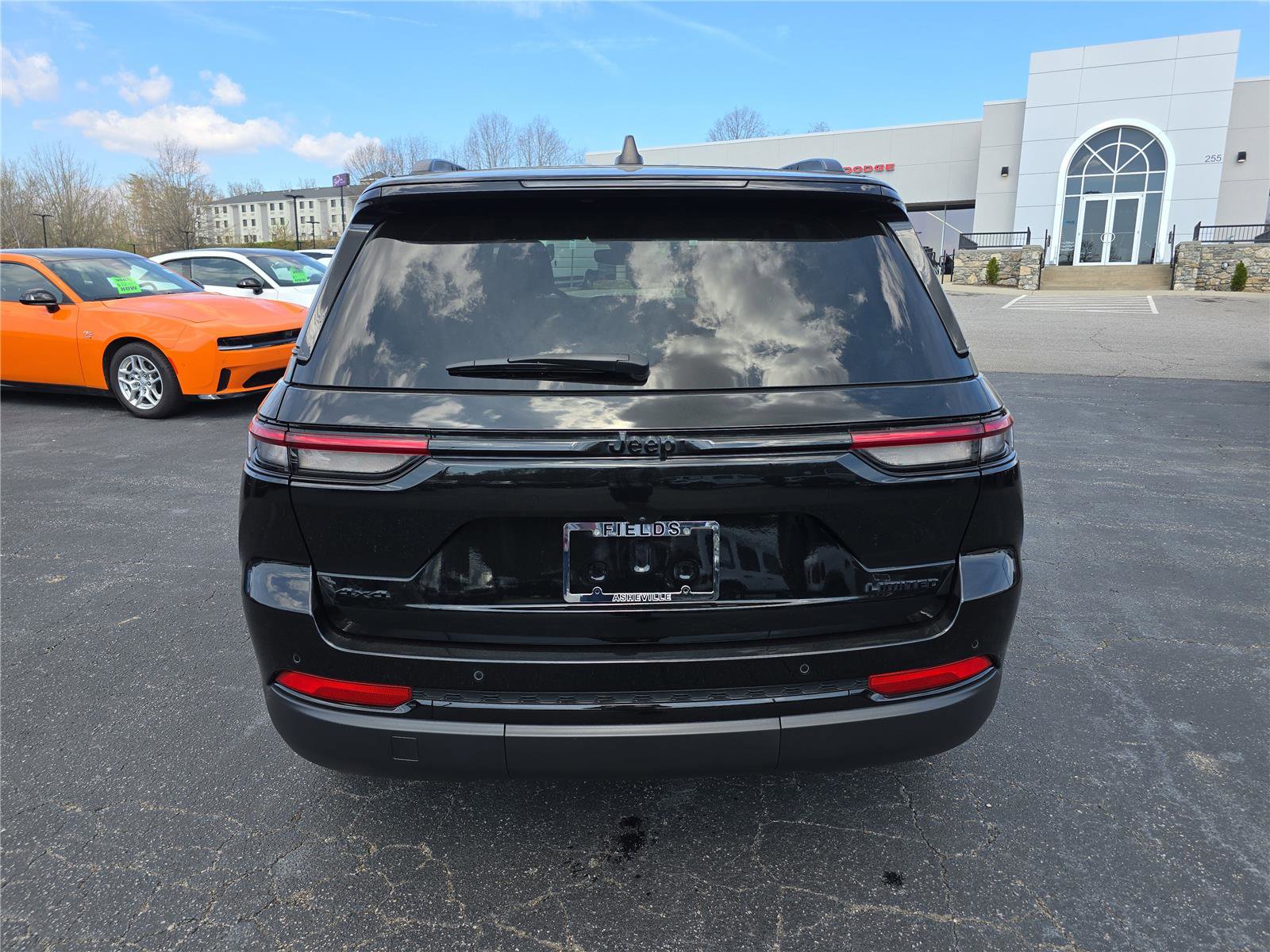 Used 2024 Jeep Grand Cherokee Limited w/ Black Appearance Package image 4