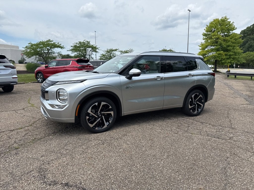 New 2025 Mitsubishi Outlander SEL image 13