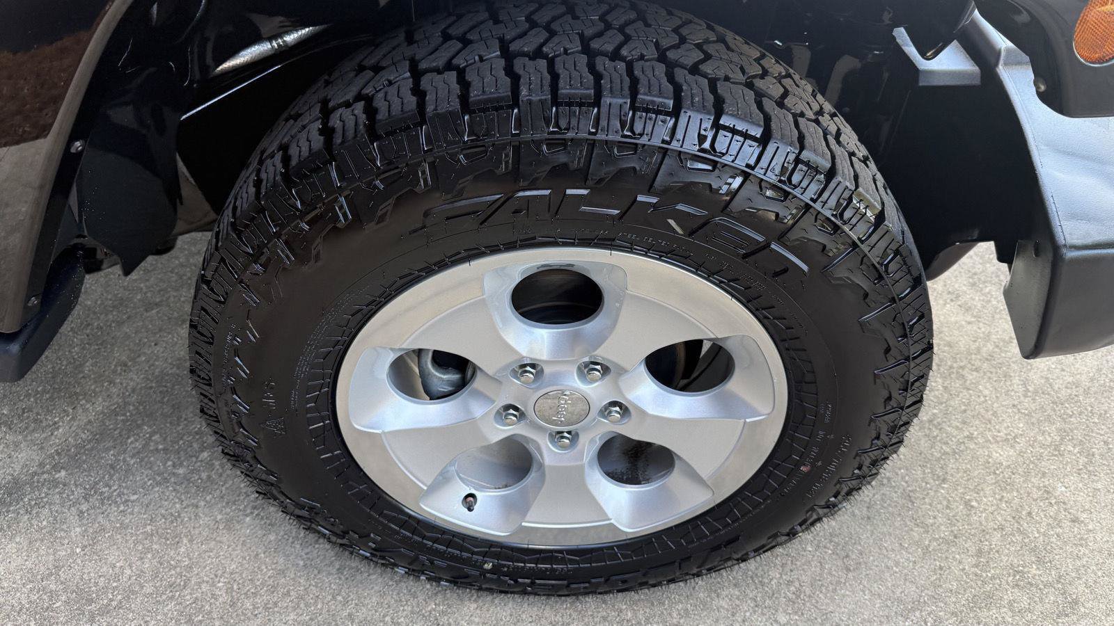 Used 2014 Jeep Wrangler Sahara w/ Connectivity Group AWD/4WD image 15