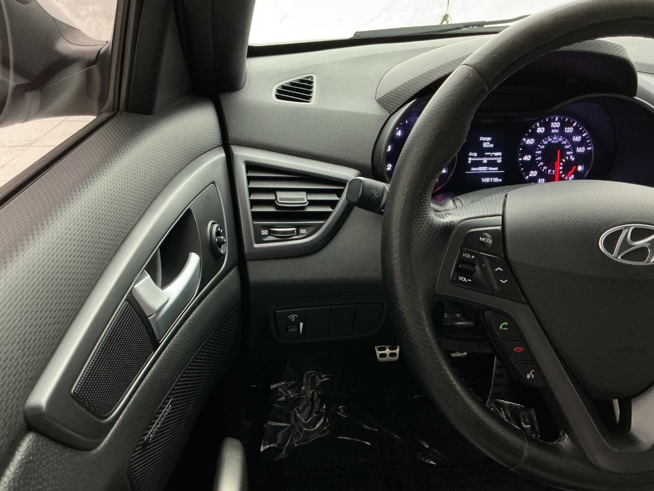 Used 2016 Hyundai Veloster Turbo FWD image 28