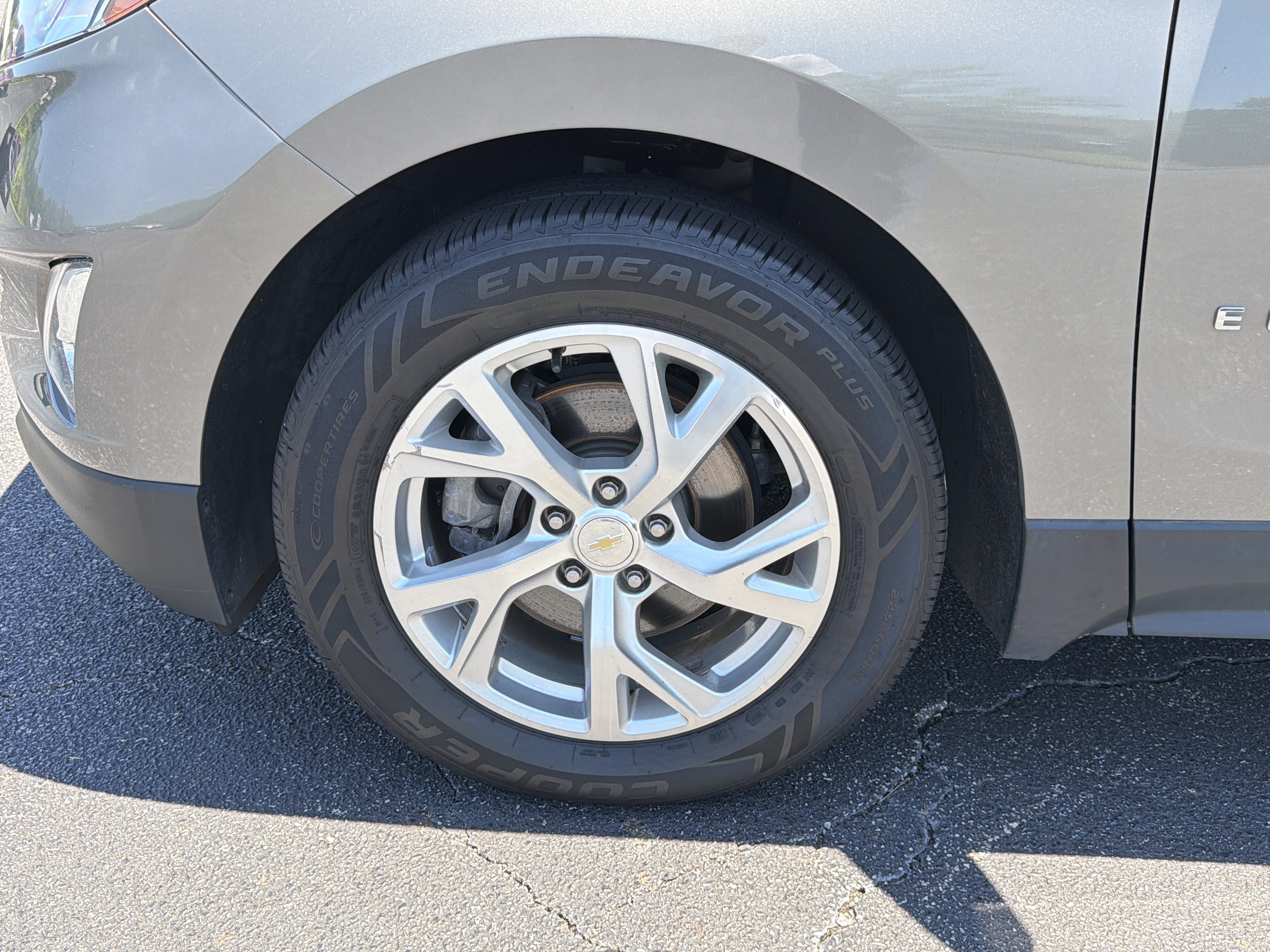 Used 2018 Chevrolet Equinox LT FWD image 11
