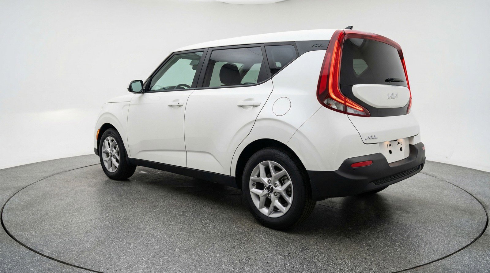 Used 2025 Kia Soul LX w/ LX Technology Package FWD image 6