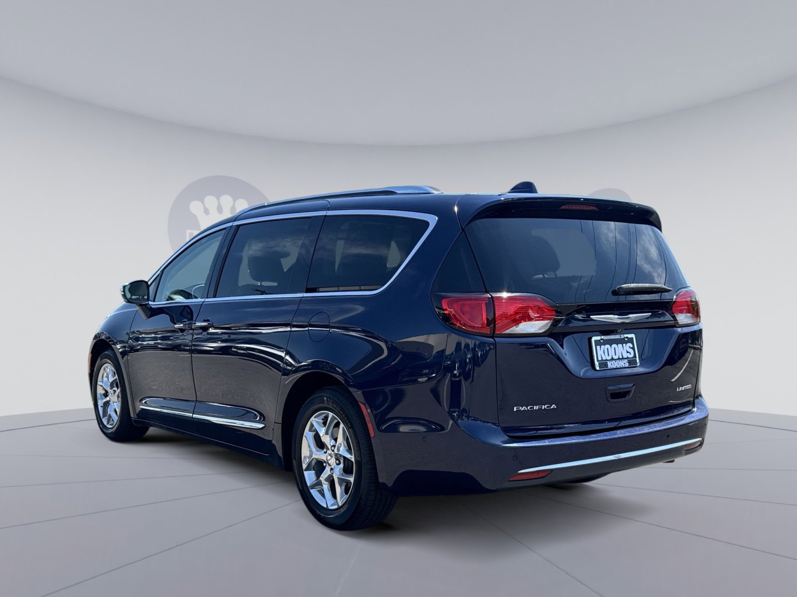 Used 2019 Chrysler Pacifica Limited w/ Advanced Safetytec Group FWD image 4