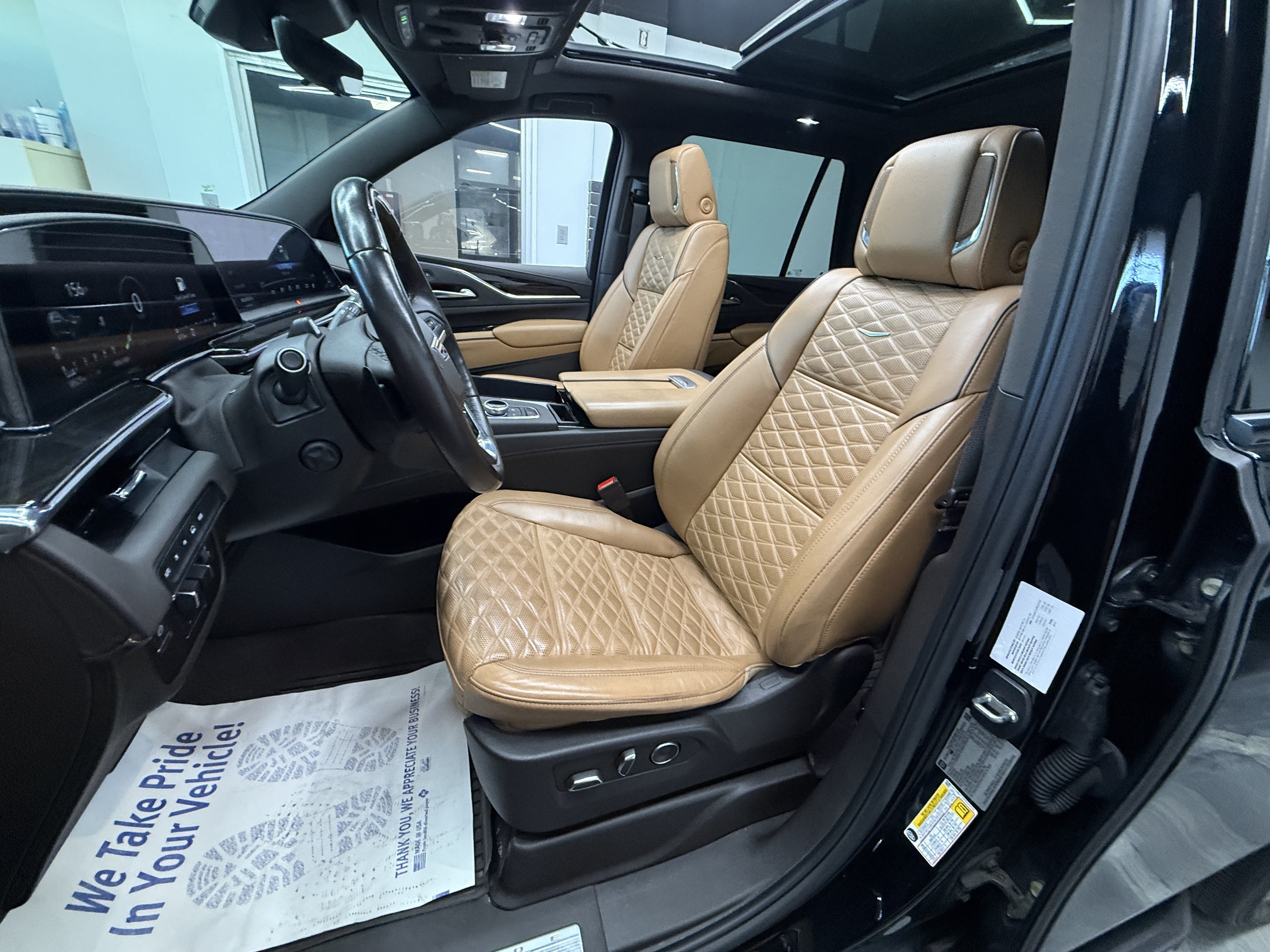 Used 2023 Cadillac Escalade Sport w/ LPO, Floor Liner Package AWD/4WD image 12