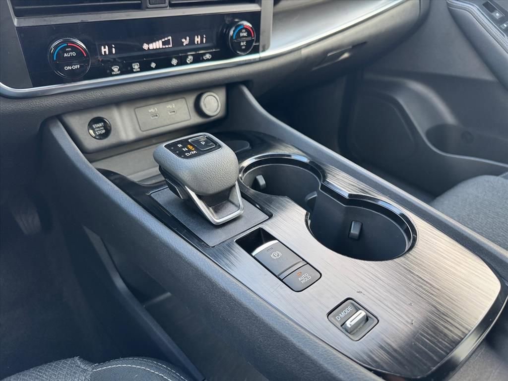 Certified 2025 Nissan Rogue SV image 21