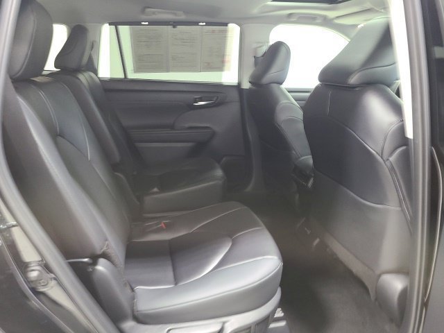 Used 2026 Toyota Highlander XLE AWD/4WD image 12