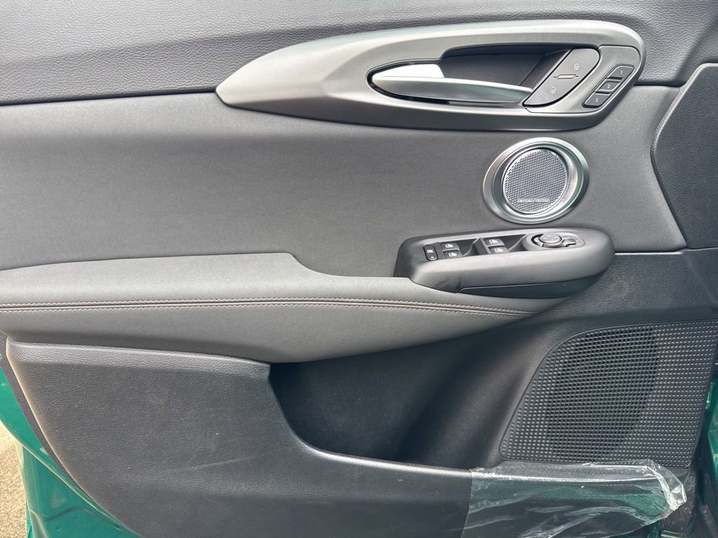 New 2025 Alfa Romeo Tonale Intensa image 12