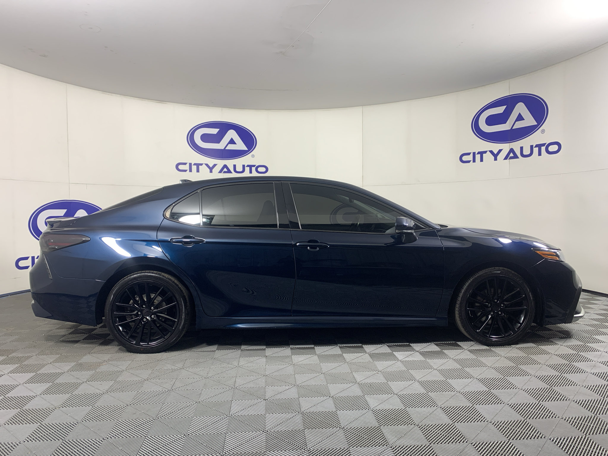 Used 2021 Toyota Camry XSE w/ Navigation Package FWD image 2