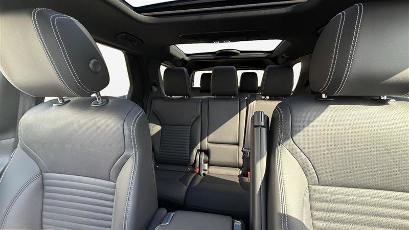 Used 2023 Land Rover Discovery S R-Dynamic AWD/4WD image 25