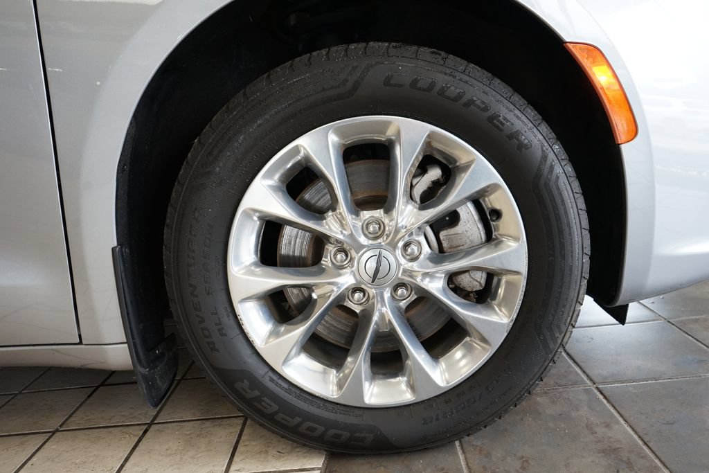 Used 2021 Chrysler Pacifica Touring-L w/ Uconnect Theater Family Group AWD/4WD image 61