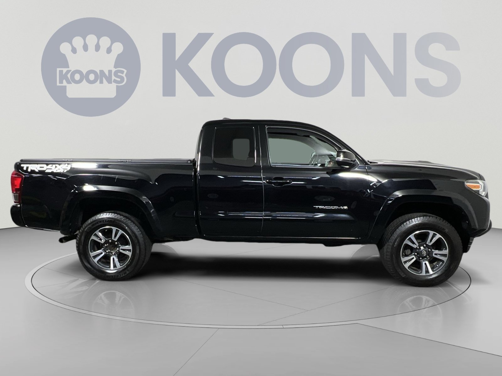 Used 2016 Toyota Tacoma TRD Sport w/ Towing Package AWD/4WD image 12