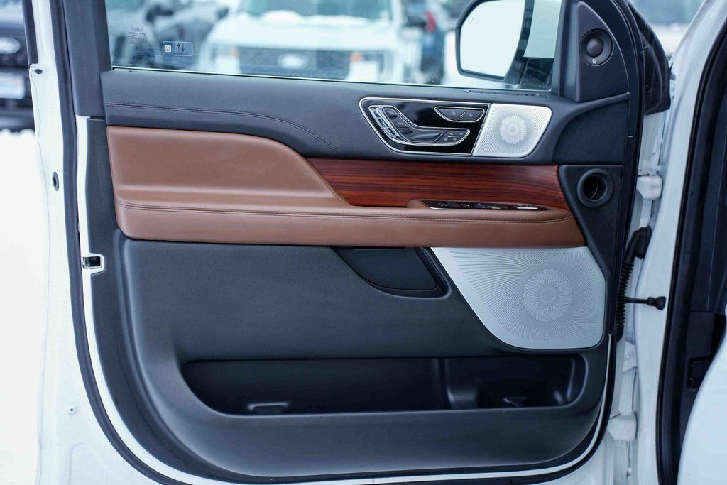 Used 2024 Lincoln Navigator Reserve image 18