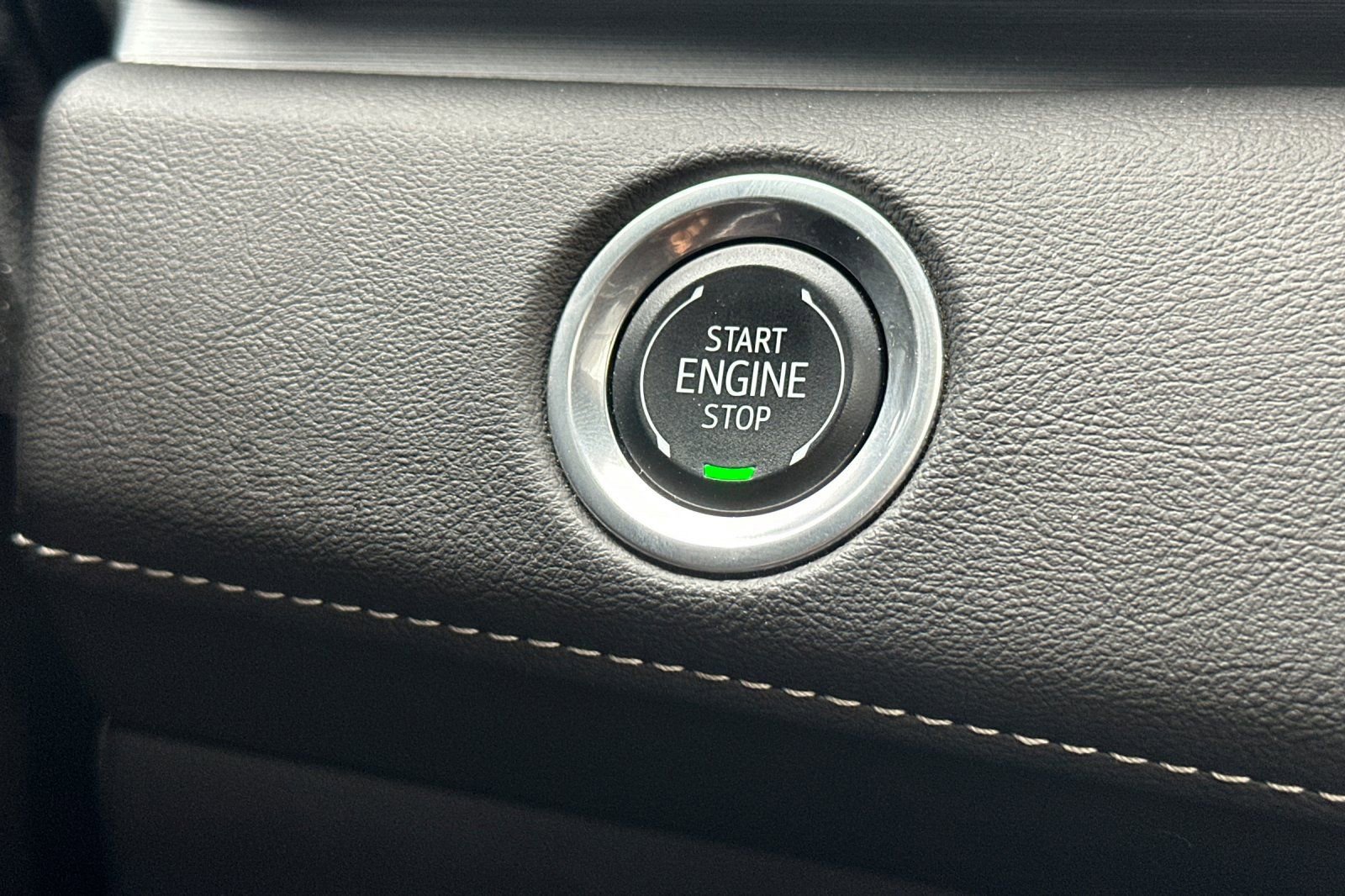 Used 2024 Cadillac Escalade ESV Premium Luxury w/ Performance Package image 32