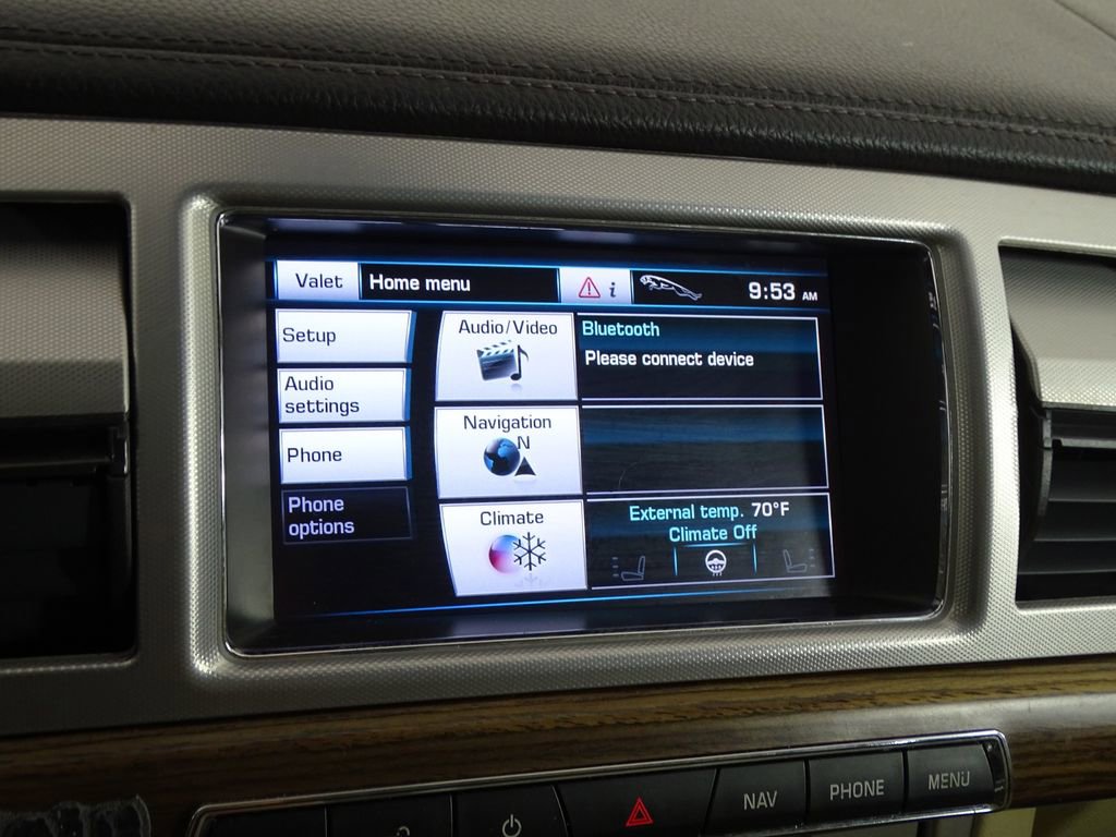 Used 2013 Jaguar XF image 26