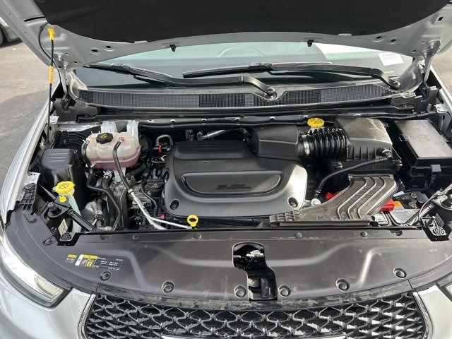 Used 2024 Chrysler Pacifica Touring-L image 13