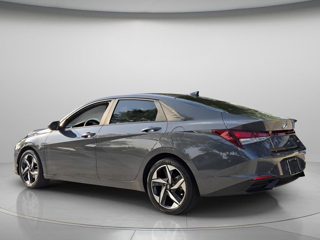 Used 2023 Hyundai Elantra SEL w/ Convenience Package FWD image 5