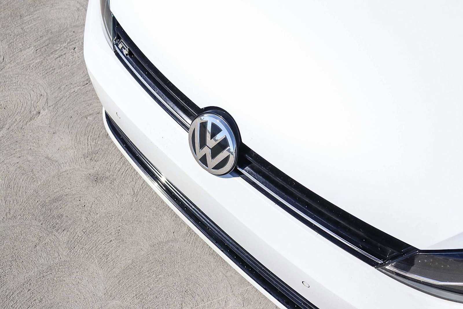 Used 2019 Volkswagen Golf R 4-Door image 8