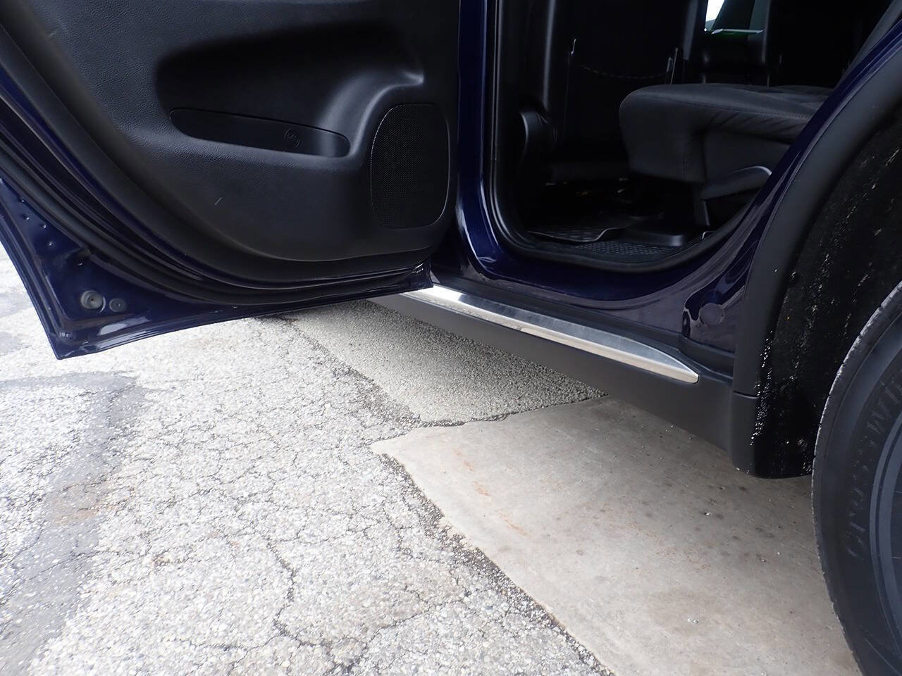 Used 2018 Dodge Durango SXT w/ 3rd Row Seating Group AWD/4WD image 16
