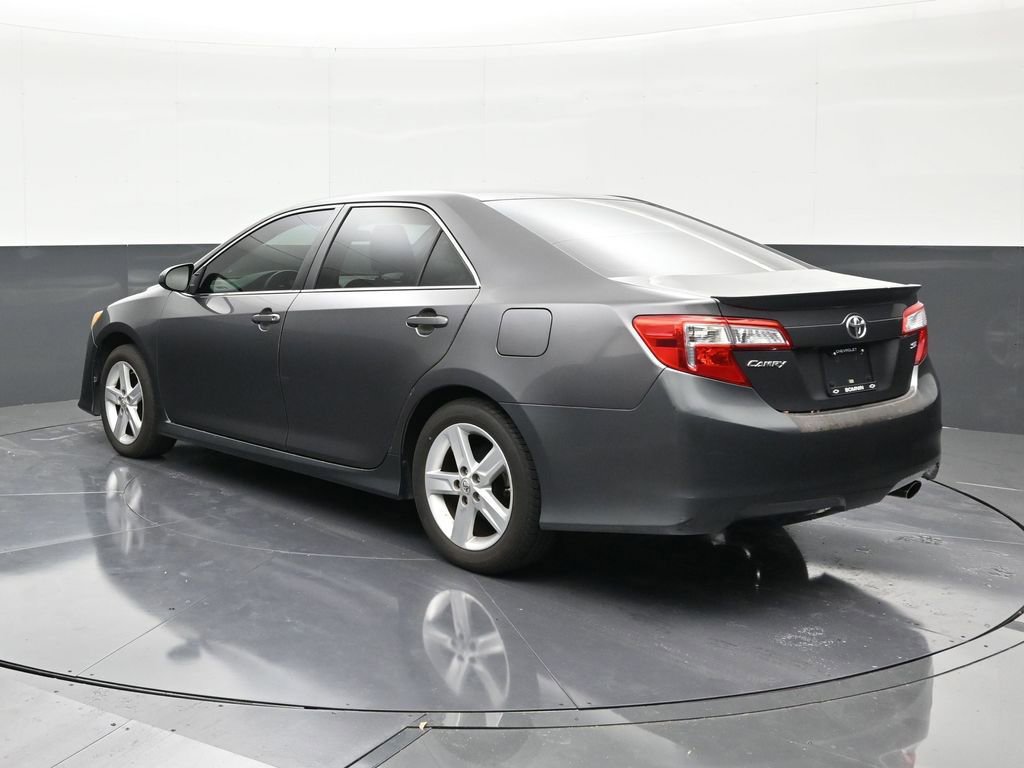 Used 2014 Toyota Camry SE image 3