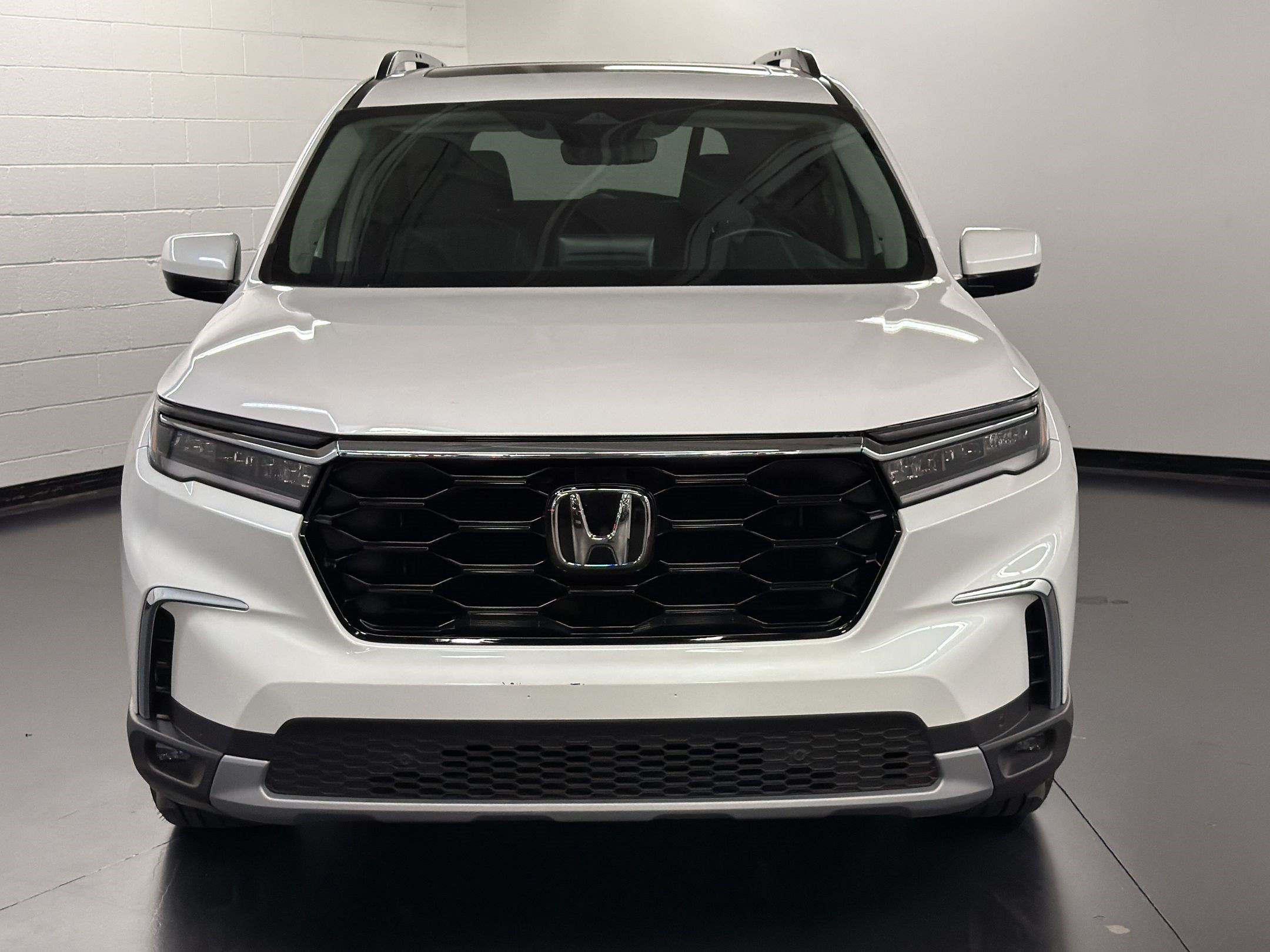 Certified 2025 Honda Pilot Touring image 6
