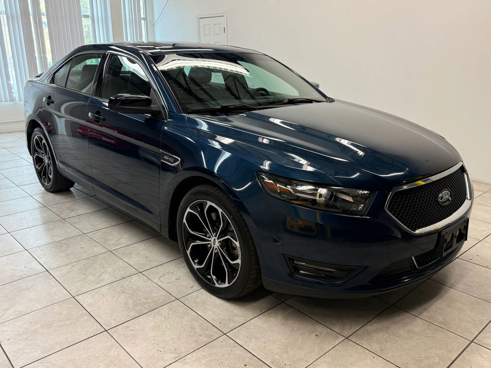 Used 2017 Ford Taurus SHO w/ Driver Assist Package image 1