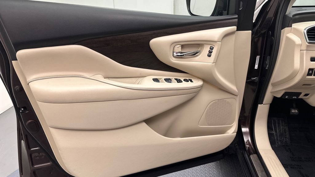 Certified 2019 Nissan Murano Platinum w/ Cargo Package AWD/4WD image 16