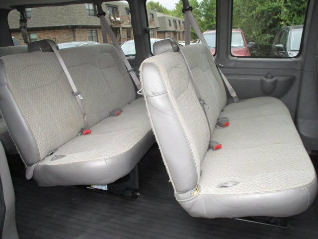 Used 2019 Chevrolet Express 3500 LS image 32
