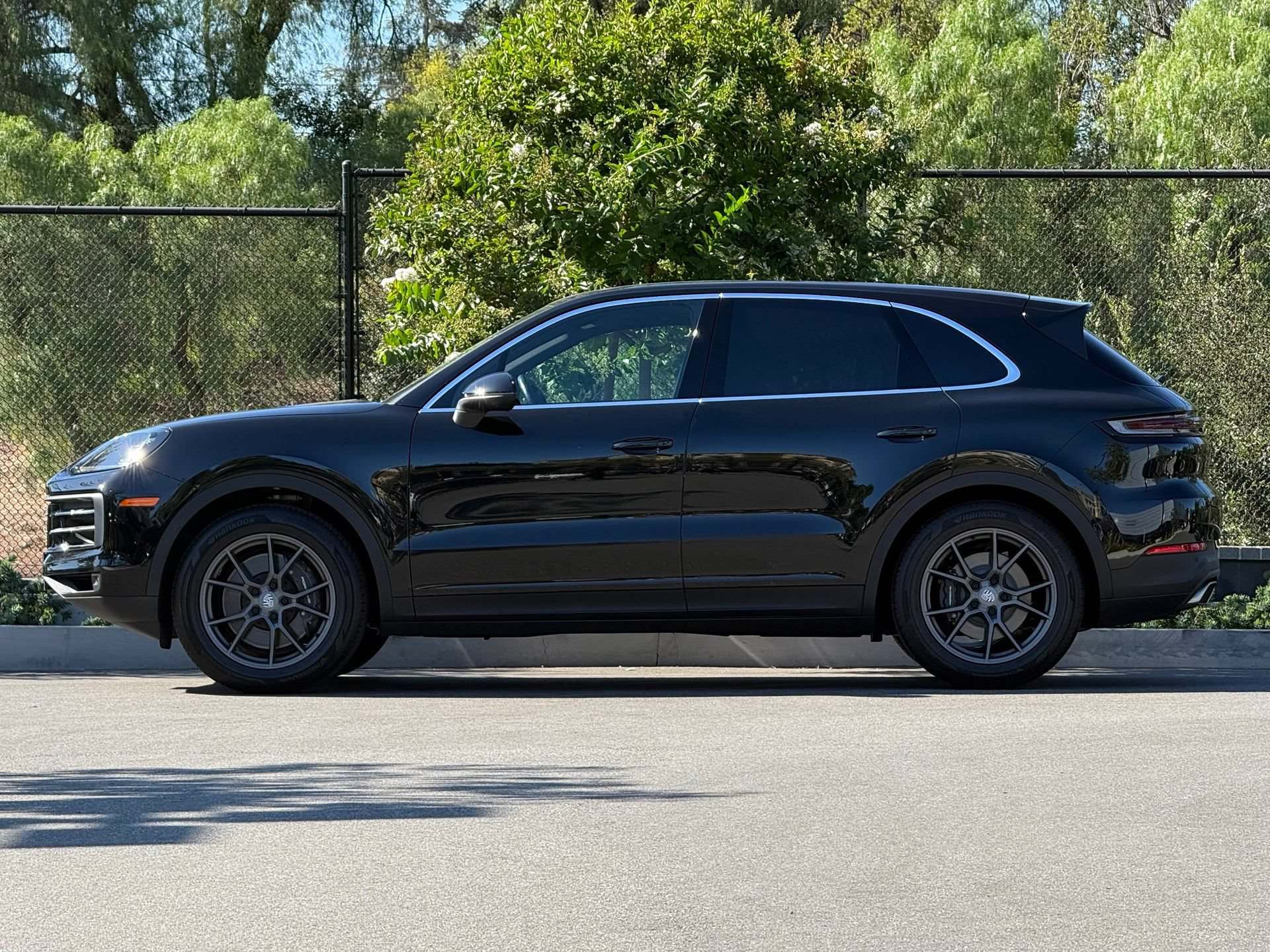 Certified 2024 Porsche Cayenne AWD/4WD image 2