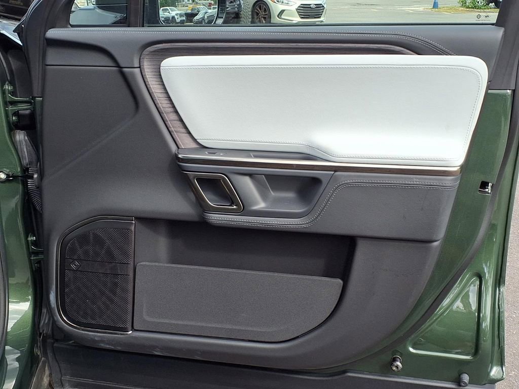 Used 2024 Rivian R1S Adventure image 12