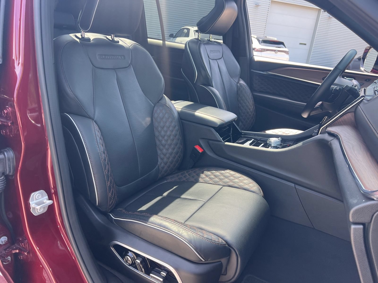 Used 2025 Jeep Grand Cherokee Summit AWD/4WD image 44