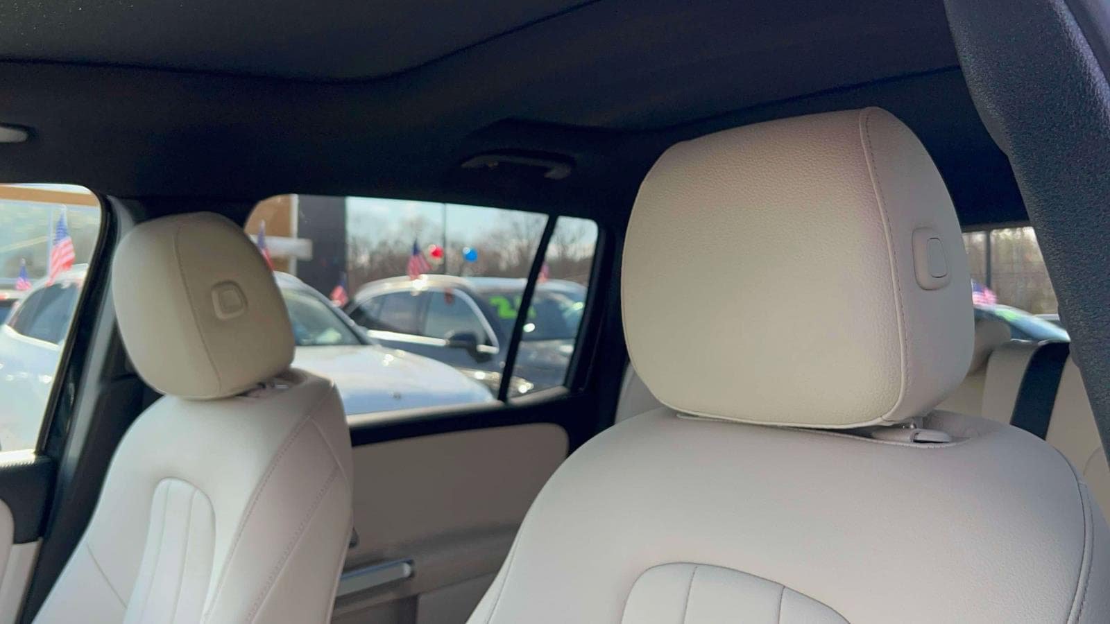 Used 2023 Mercedes-Benz GLB 250 4MATIC w/ Premium Package image 22