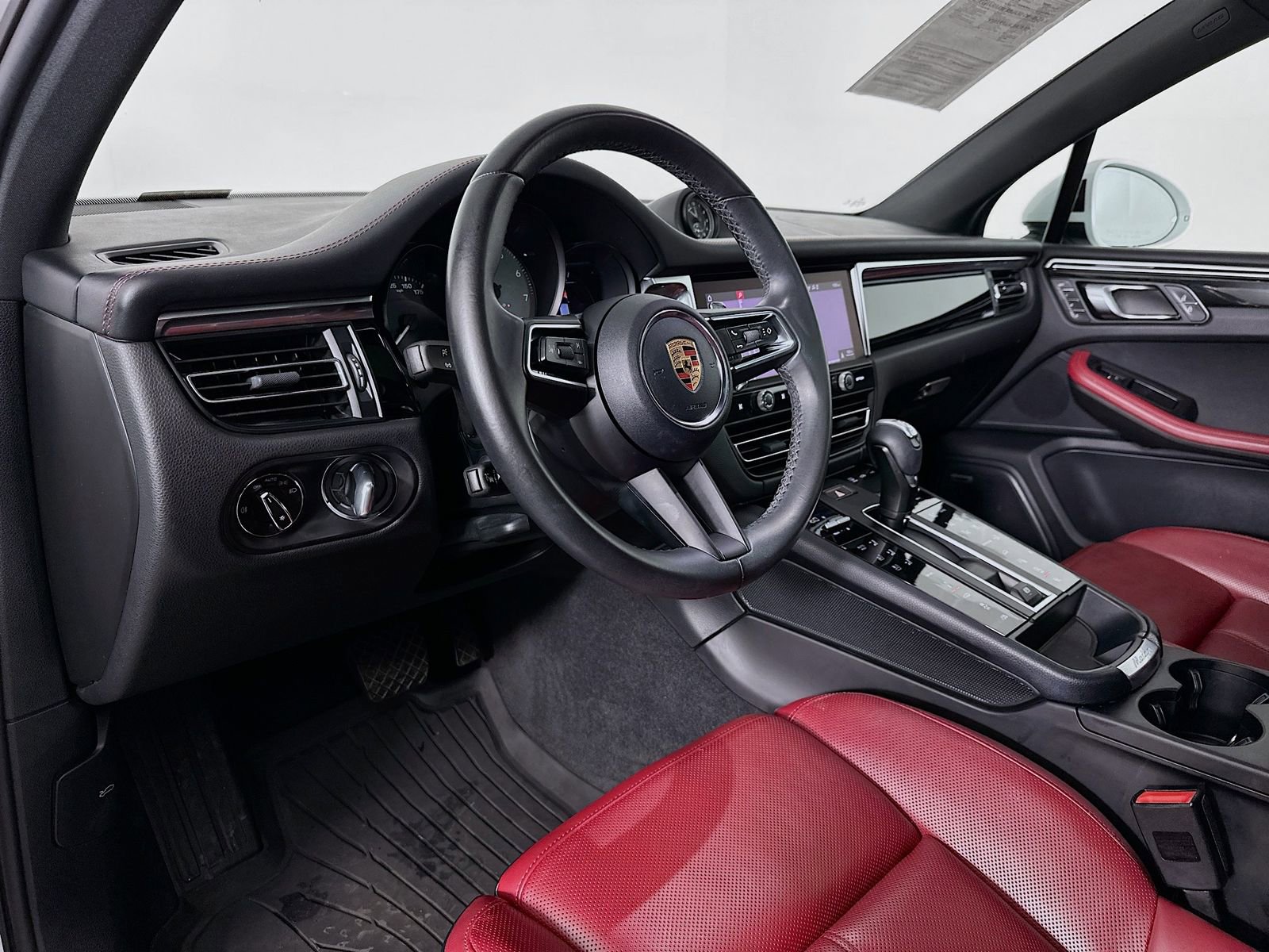 Used 2023 Porsche Macan S image 9