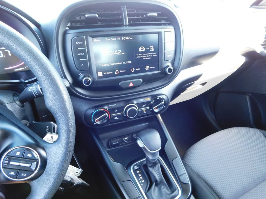 Used 2025 Kia Soul LX w/ LX Technology Package FWD image 32