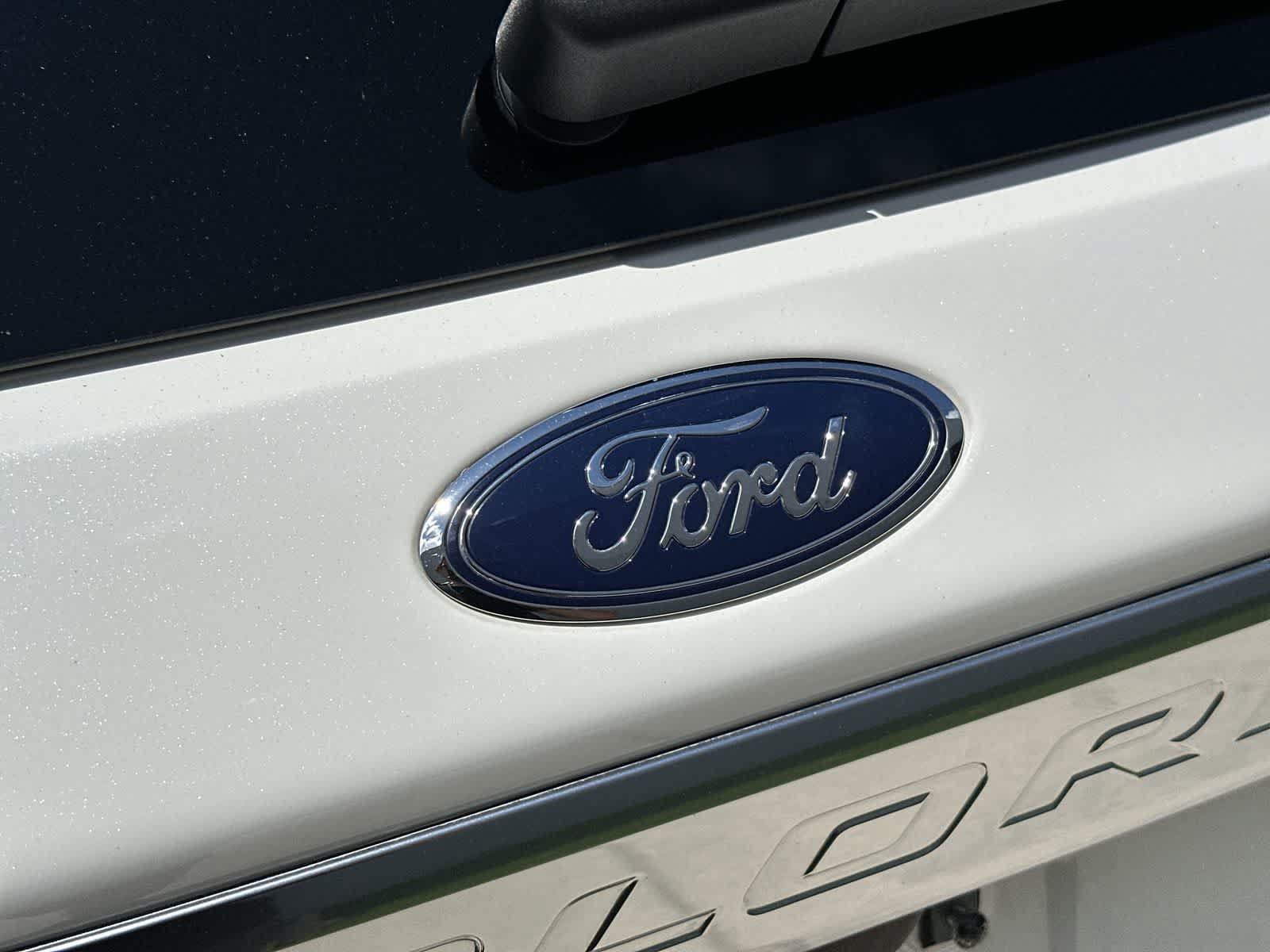 Used 2022 Ford Explorer Platinum w/ Equipment Group 601A AWD/4WD image 15