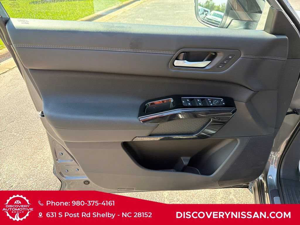 New 2026 Nissan Pathfinder Platinum AWD/4WD image 10