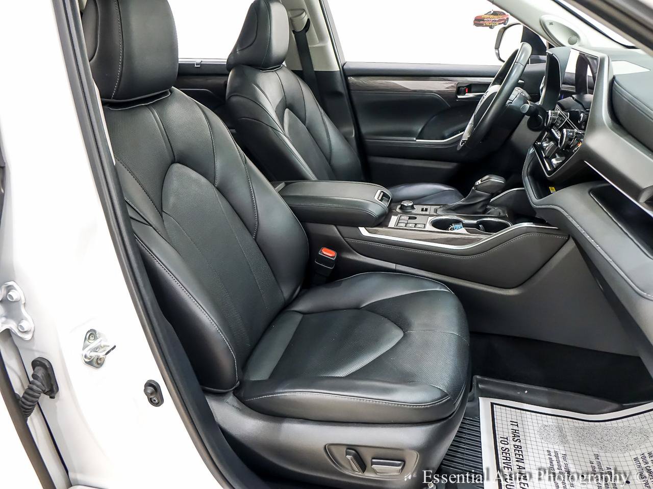 Used 2024 Toyota Highlander Limited AWD/4WD image 35